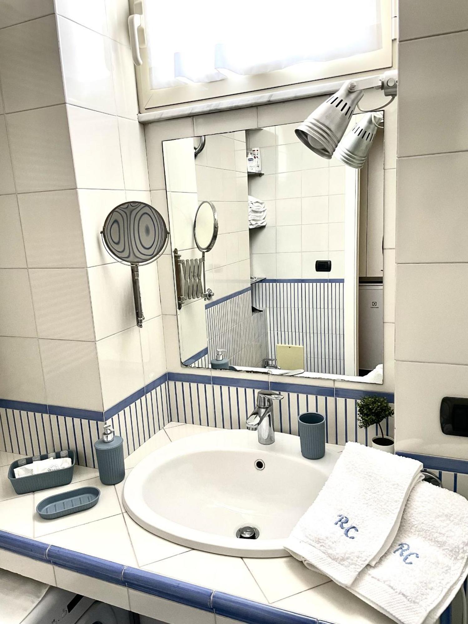 나폴리 Residenza Chiaia B&B 외부 사진